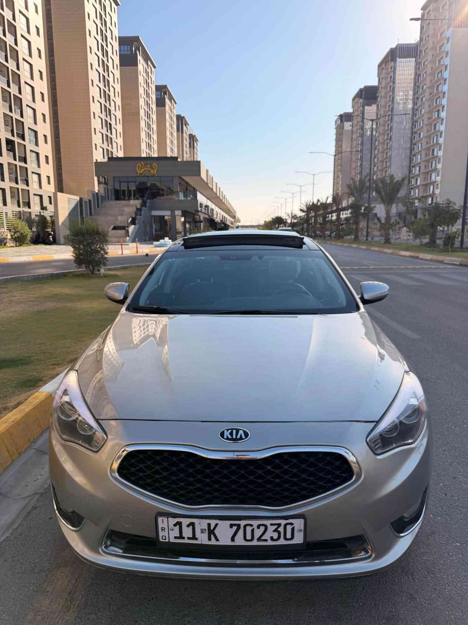 🔥 للبيع او المراوس حسب القناعه كيا كادنزا 2014  وارد أمريكي 🇺🇸

🚘 KIA CADENZA 2014 – 3.3 GDI V6
وارد أمريكي | جاملغ وبنيد | مواصفات كاملة

✨ الأوبشنات:
* محرك 3.3 GDI V6
* قير أوتوماتيك 6 سرعات
* تشغيل بصمة / دخول ذكي
* تشغيل عن بُعد
* فتحة سقف بانوراما
* جلد
* تسخين وتبريد كراسي
* كراسي كهرباء
* ذاكرة كرسي السائق
* دركسون كهربائي/مالتي
* تحكم صوتي
* شاشة أصلية
* كاميرا خلفية
* حساسات أمامية وخلفية
* رادار
* مثبت سرعة
* تحذير النقطة العمياء
* تحذير الخروج عن المسار
* ستائر خلفية
* تكييف أوتوماتيك
* تحكم تكييف خلفي
* نظام صوت Infinity
* إضاءة LED
* مرايات كهرباء وطي
* ABS + Airbags
* Traction Control
🔥 السيارة جاهزة ومابيها اي نقص 
📍 الموقع: بغداد حي الجهاد 
💰 السعر: [128ورقة]
📞 للاتصال: [***********
*********** بغداد, العراق

