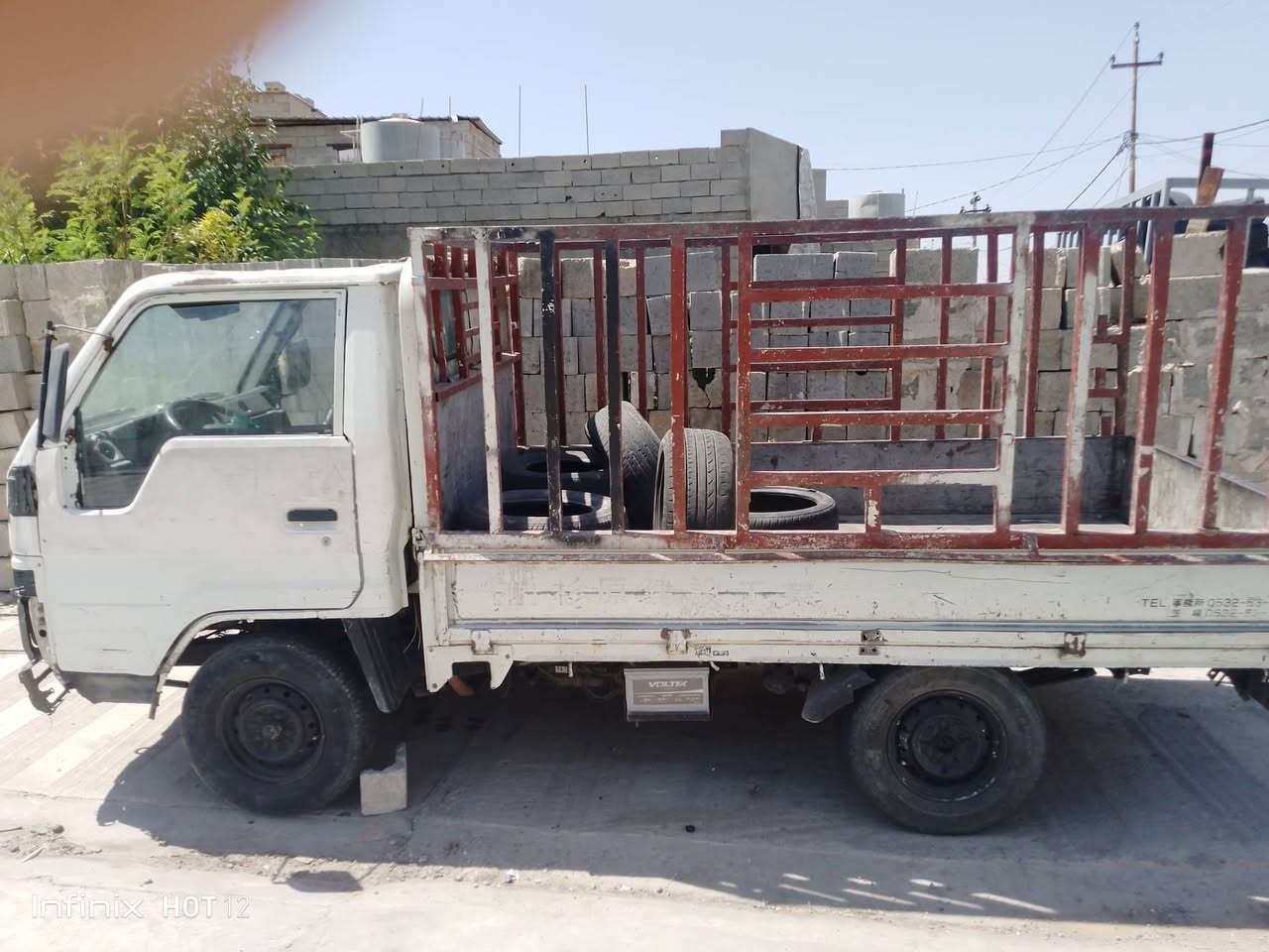 دانيه ياباني اصل
موديل 1992
شرط تحويل رقم كركوك سنويه كارتوني 
شرط شاصي وكير ومكينه 
كير أوتوماتيك 
السيارة بانزين اصل
مكاني كركوك 
السعر 22 وبيها مجال 
***********
***********

نص مكتوب في الصور:
- Infinix HOT 12