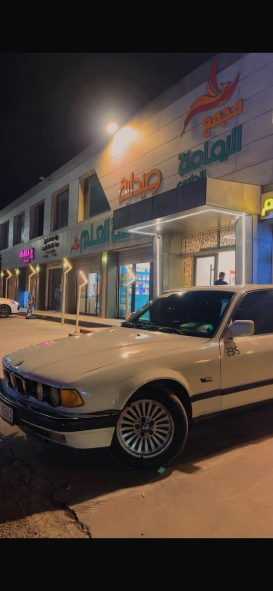 السلام عليكم…
BMW

محرك 6 سلندر حجم 730 

كير شرط محرك شرط

تايرات جدد

صدر امامي جديد 

خلفي نص عمر 

نوزلات بلكات فيت بمب ايرلفرو جدد

منضومه تبريد جديده 

كنبريسر جديد بريڤا بنكه جديد عاصفه جديده

كهربائيات كلها شرط

داخلها نضيف 

 كير عادي

مرواس حسب القناعه

‭***********‬
