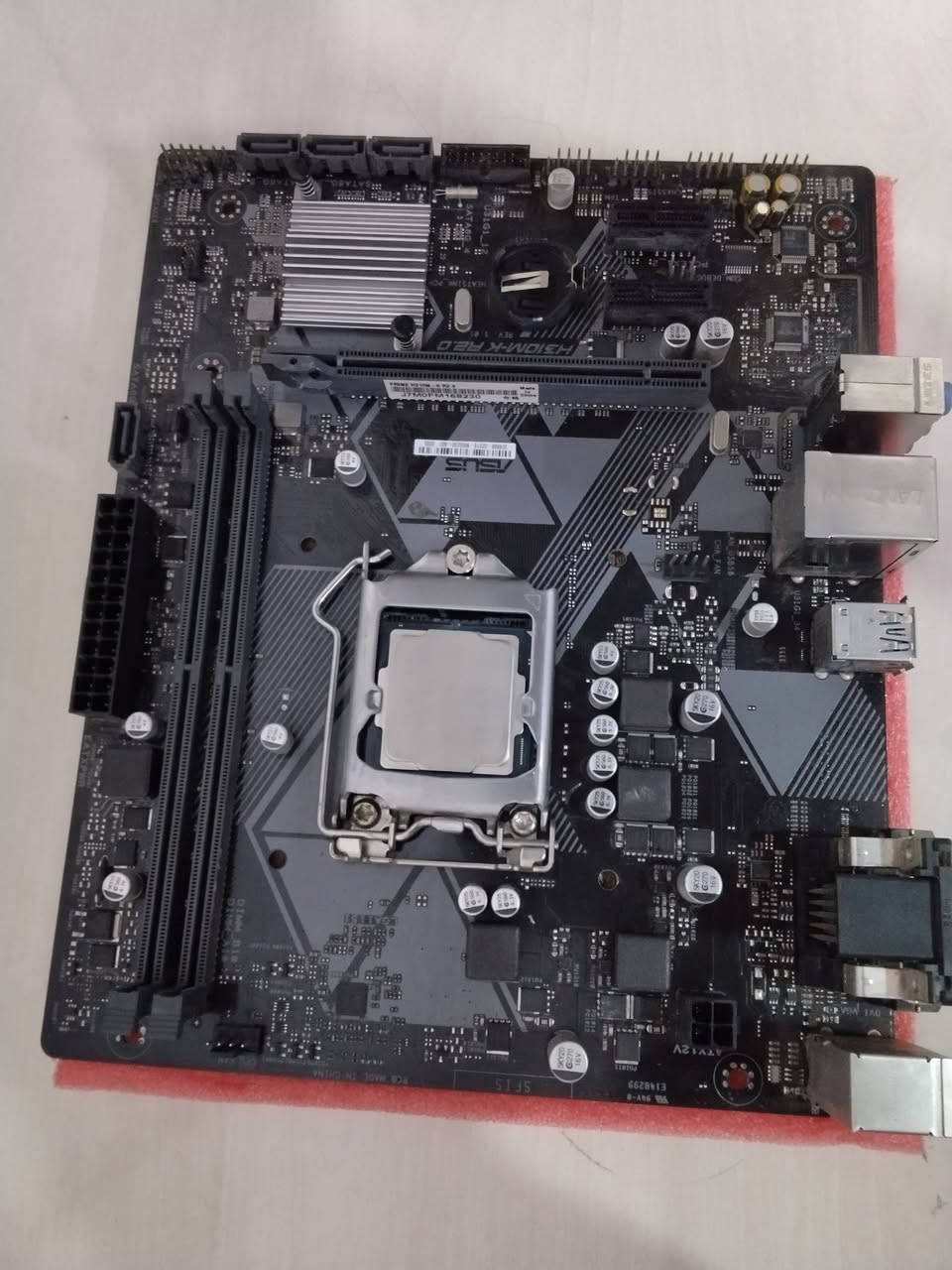 بورد اسوس h310mk r2 ومعالج core i59400f للبيع مكاني بغداد كرخ سعر 150 تواصل واتس *********** usb تشتغل طبيعي بس بيها ثلمه صغيره
