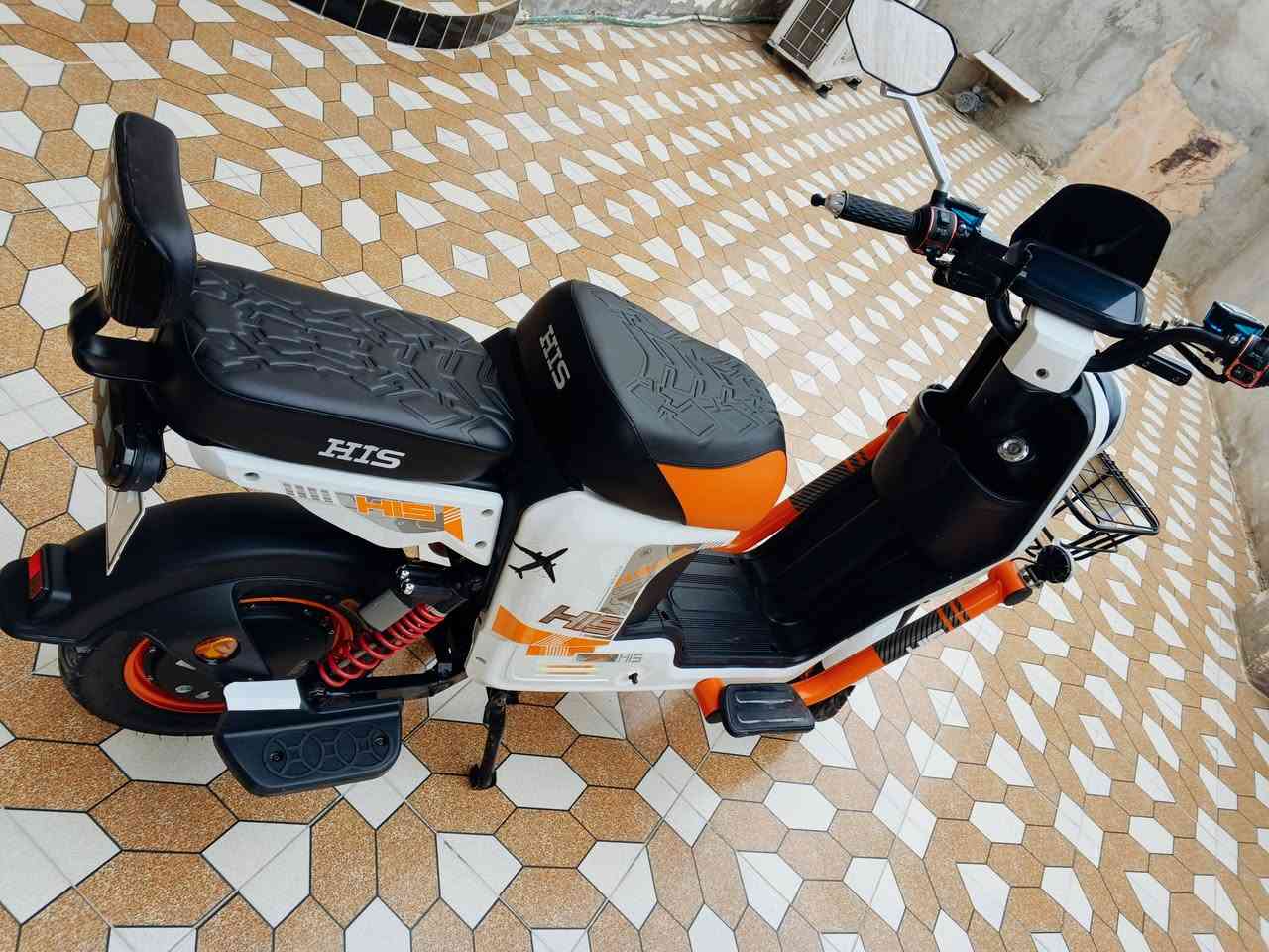 للبيع دراجة شحن نوع His /H9000
فول مواصفات بطاريات 5 حجم 32 امبير الصليات 
عنوان ديالى الخالص 
سعر 490 او بي مجال الشراي
 يتصل ***********
