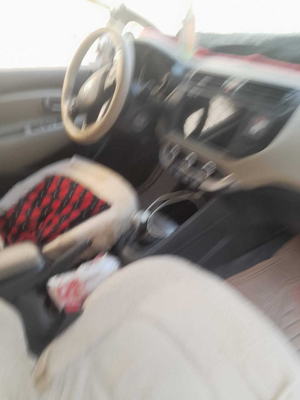 ألسلام عليكم  ريو ١٤ رقم اربيل قديم تريد وكاله او تحويل مكفوله من صبغ  وسونار موجود بصور محرك ١٦٠٠ فول مواصفات مكان سياره نجف السعر ٨٥ تبريد منضومه كاملة كل جديد *********** @
