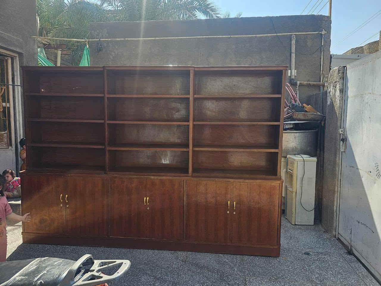 مكتبه للبيع قيم بالي يرظي الله واخذها
مكاني ناصريه مركز ***********
