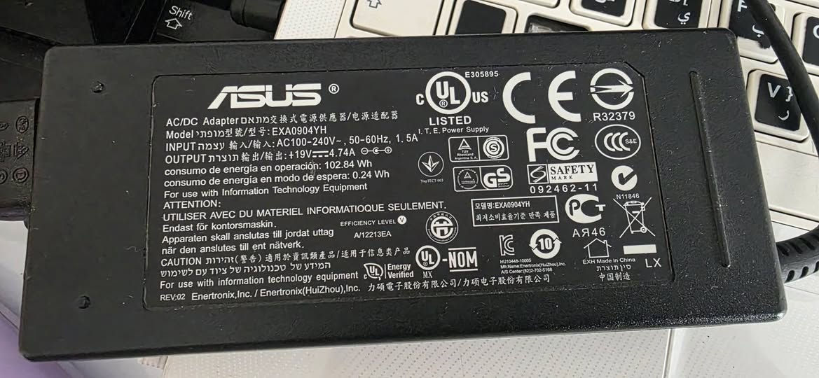 ASUS X53S • متكسر • قطع غيار
