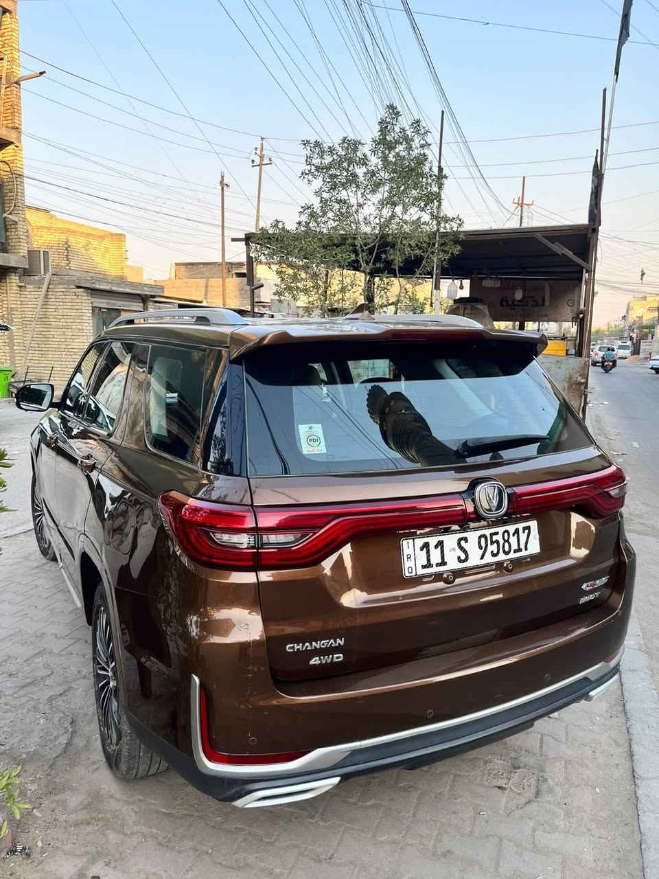 🚗 سيارة عائلية فاخرة للبيع (شانجان CS95) 🚗السلام عليكم.. سيارة شانجان CS95 عائلية (7 راكب)، بحالة الوكالة وجاهزة من كلشي، للبيع بـ سعر 28 مليون دينار عراقي (بيها مجال بسيط للشراي الجاد).✨ حالة السيارة (الضمان والكفالة):كفالة عامة من الدعامية للدعامية.السيارة غير مضروبة (بدون حادث وبدون صبغ وبدون أي نقص).محرك وكير وتبريد بشرط الفحص.⚙️ أبرز مواصفات السيارة الميكانيكية والتقنية:المحرك: 2.0 لتر بنزين Turbo قوي جداً واقتصادي بنفس الوقت.ناقل الحركة: أوتوماتيك.نظام الدفع: دفع رباعي ذكي (4WD) للثبات على الطرقات.🛡️ المواصفات والراحة الداخلية:شاشة دشبول رقمية (ديجيتال) بالكامل للعدادات.شاشة وسطية لمس كبيرة الحجم للوسائط والخرائط.نظام كاميرات 360 درجة لمحيط السيارة بالكامل مع حساسات رادارية.مقاعد جلد فاخرة مريحة جداً مع تحكم كهربائي بالكامل.تحكم ستيرن متكامل لجميع الأنظمة ومثبت سرعة.تبريد مركزي ممتاز بفتحات تكييف واصلة لجميع المقاعد الخلفية.📍 الموقع والمعاينة: بغداد / البلديات - اليوان📞 رقم الهاتف للتواصل المباشر أو الواتساب: ***********
