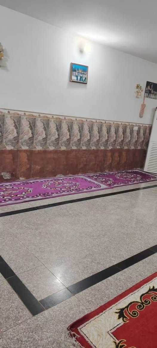 السلام عليك بيت للبيع طابو صرف المساحة 300متر يتكون من حديقة خارجية واستقبال ومطبخ وصالة +غرفتين نوم +هول صحيات داخلية وخارجية العنوان التاجي 24ابو عظام شارع علاوي المظمد للاستفسار الاتصال على الرقم *********** او *********** @
