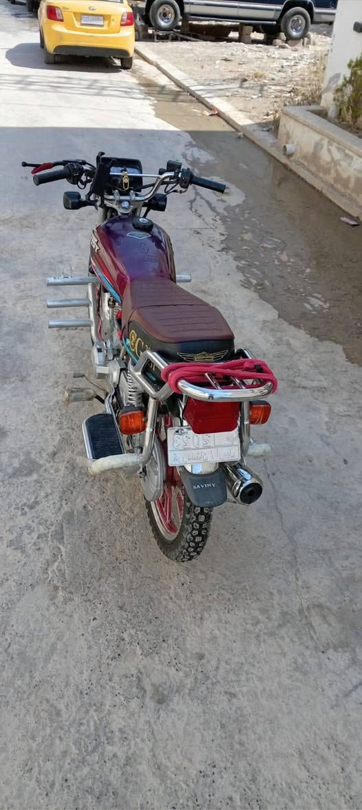 🔴دراجة كفالة عامه 🏍️
سيفان 2023

محرك 200CC 

5 كير

تخم تايرات جديدة

سلف

كهربائيات كاملة شرط

🔵السعر واتساب ***********
مو شراي لا تتعبني /مكاني قرة قوين (الگبة)
