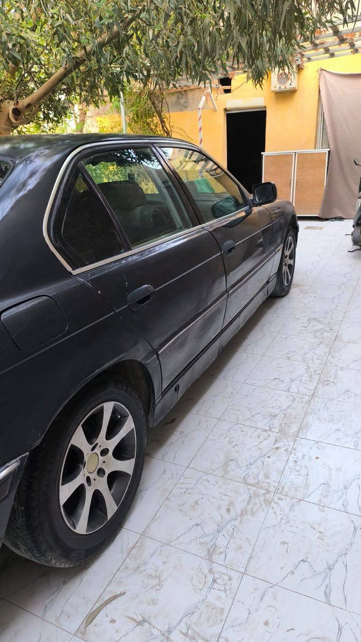 بي ام كاسحه موديل 96 
المحرك ففتي جديد شرط لاتبخير ولاتنقيص كير اتوماتيك 
تخم تاير جديد رياضي 
حداديته جيده كهربائيات شغاله 
رقمه واسط انكليزي سنويه مجدده 
31 مكفوله من العيب الشرعي والاصوليات مكانه بالناصريه السعر 45 وبي مجال للاتصال *********** بي واتساب وبالخدمه
