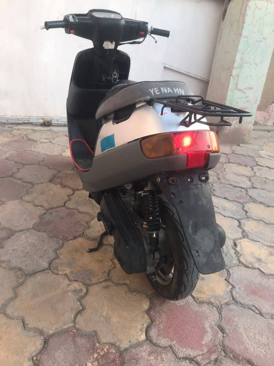 سلام عليكم دراجه بطه للبيع دراجه جديده شلعه ومعدل فول شغاله سلف هندر صارلي3 اشهر من امطلعه من المعرض دراجه كهربائيات شغاله الايت المامي وخلفي شغلات بكلايتات شغاله  قفل ركبه قفل جنطه يعني دراجه فول من كلشي سعر 500وبيها مجال وترهم امراوس حسب القناعه مكاني كربلاء رقم ***********
