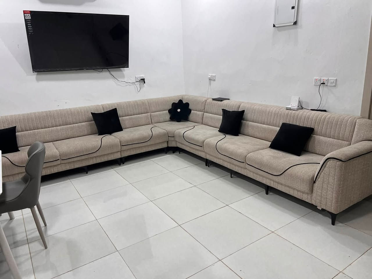 ديوان تصميم تركي ١١ مقعد اخو الجديد نضافه فول ومكفول بسعر مناسب للتواصل مراسلة الصفحه آو واتساب ***********
