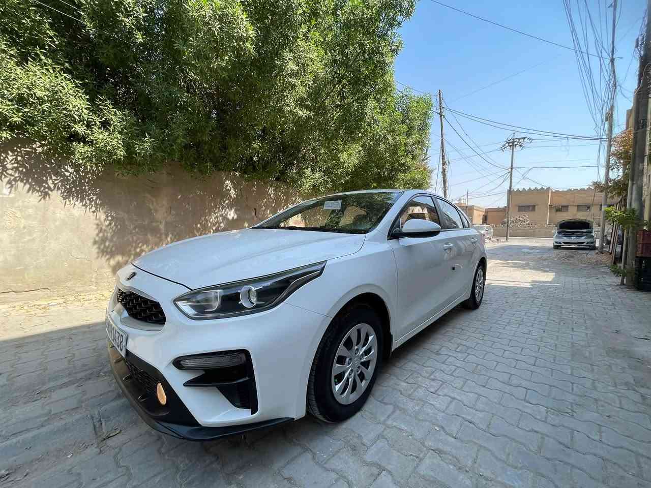 سلام عليكم سيراتو موديل 21 خليجي شركه العامه الدوليه مكفوله كفاله عامه بيه بارد بصيط كلش وما بين كير محرك كفاله تخم تاير جديد صدره جديد سياره جهزه وجديده بمعنه الكلمه رقم بغداد بسمي سبير ما نازل سياره بل باكيت مكاني بغداد الدوره عارضه 145 وبيه مجال رقمي ***********
