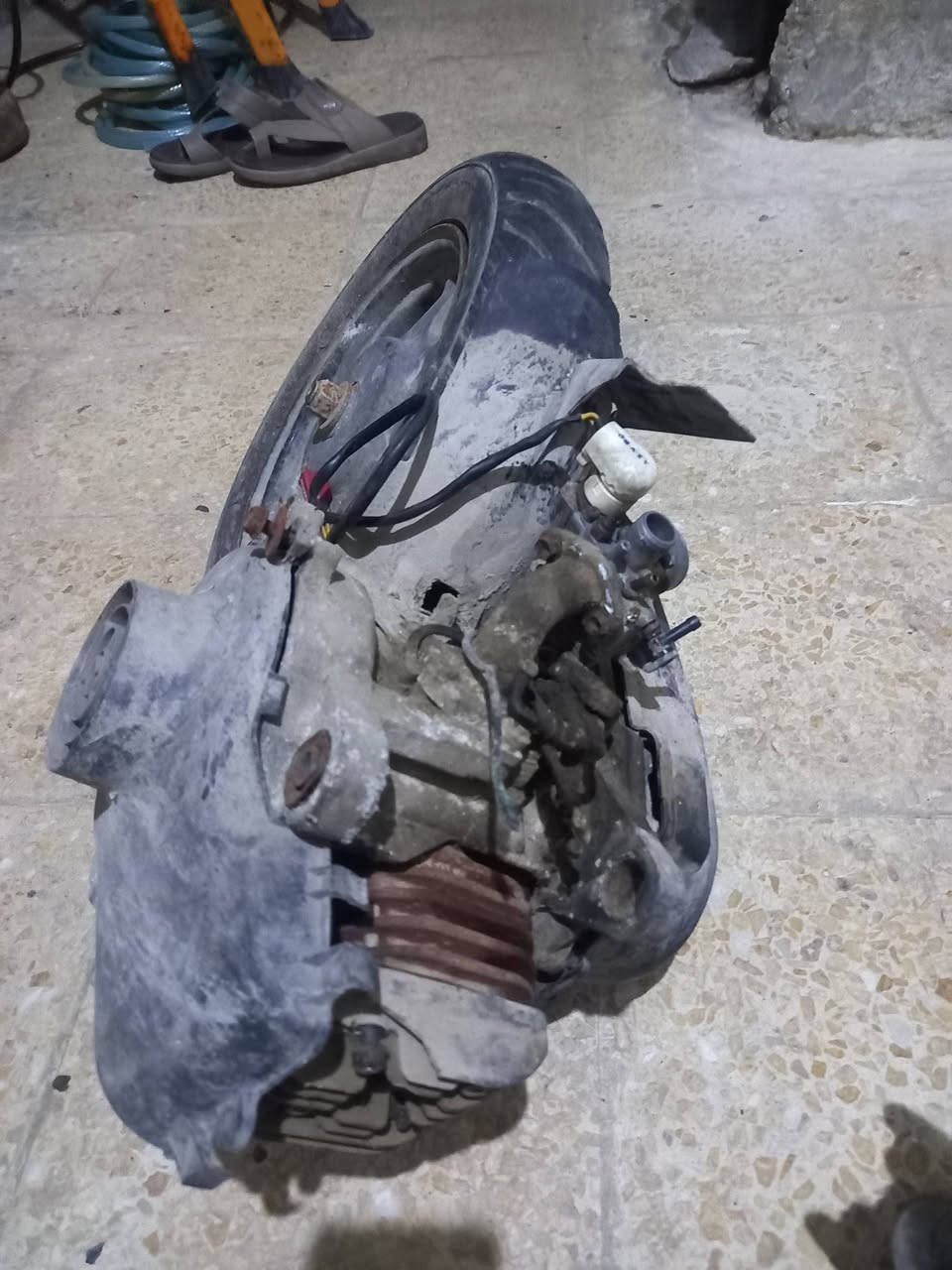 ماكينه مال دراجه ساسوكيه للبيع كومه حديد بالتفصيل يحتاج تفصيل*********** ويحب يراسلني اريد مال تاير امامي
