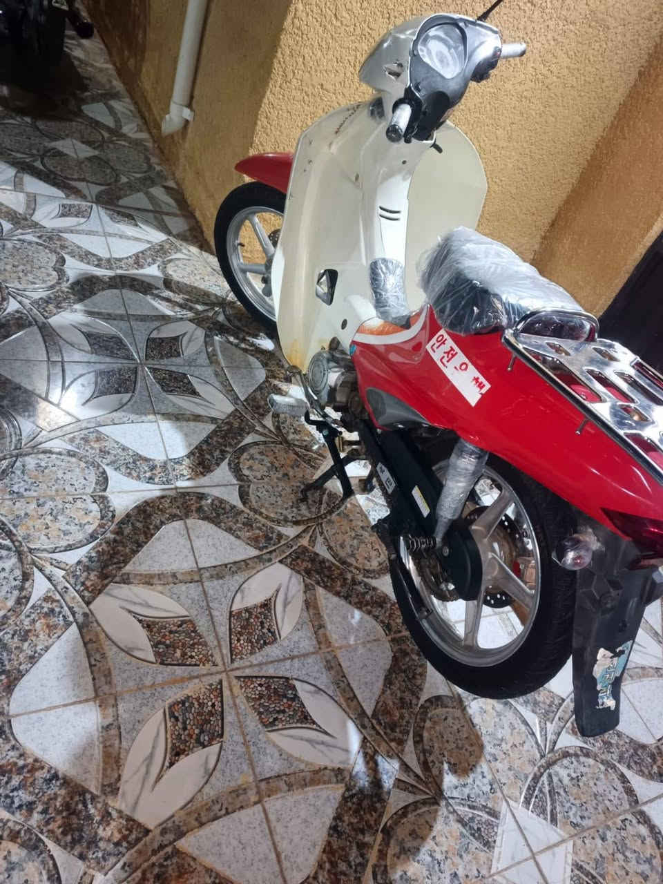 سرفيز للبيع كوله كوري اصلي حتي الدرع محرك لاتنقيص ولاتبخير تخم تاير جواه اشاير يمين ويسار ودبل اشاره شقال دشبول اصلي كوري مازده لاصليه مالته لايت عالي ناصي مابيه نقص كوله شقال دبل دسك السعر 650وبيه مجال العاجبه الماطور والسعر يتصل ع *********** صلاح الدين ناحيه لاسحاقي
