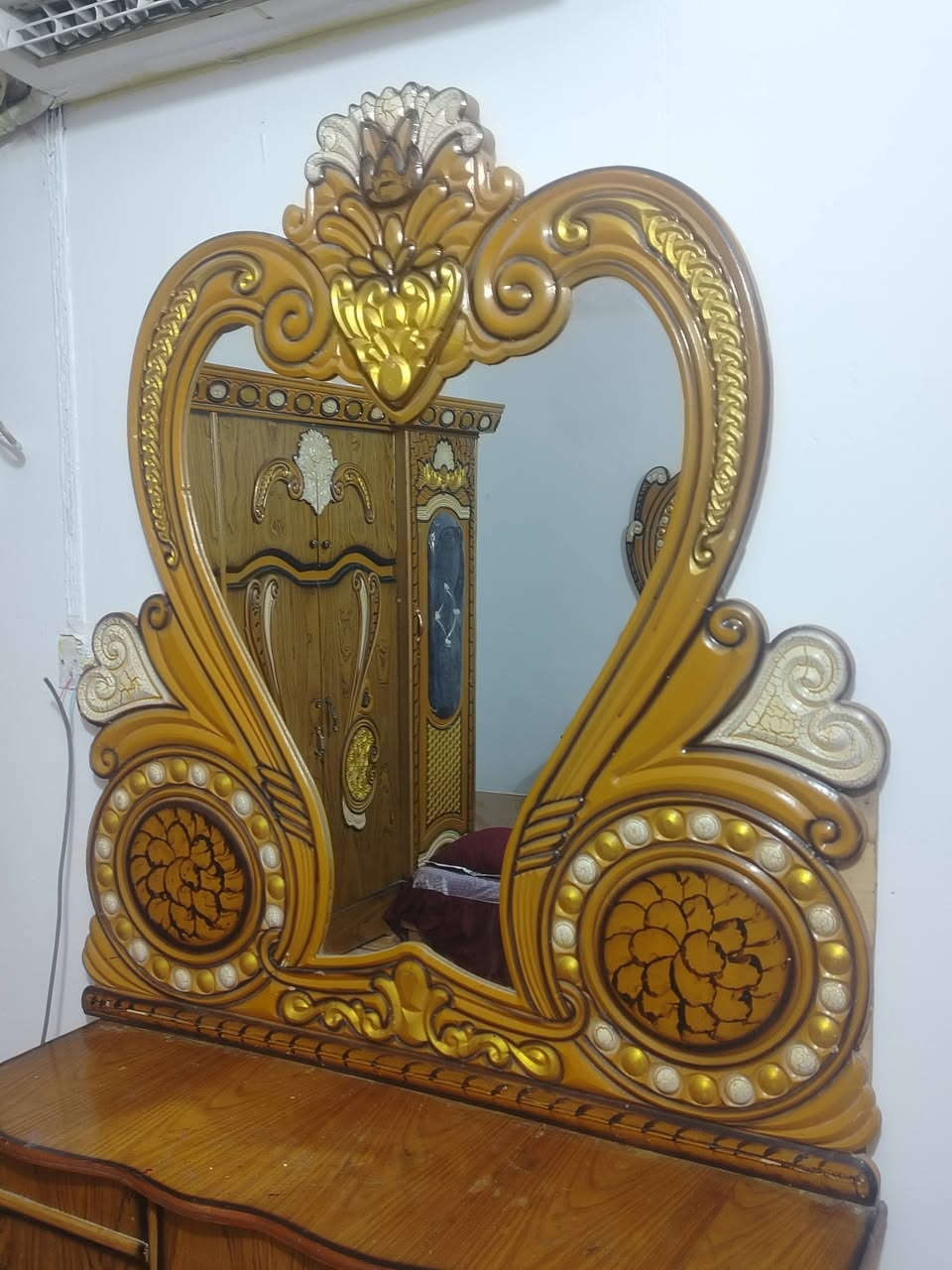سلام عليكم غرفه البيع حلوه ومرتبه وما بيه كسر كامله ما نقصه شي المكان نجف السعر ٤٠٠وبيه مجال التواصل على الرقم ***********
