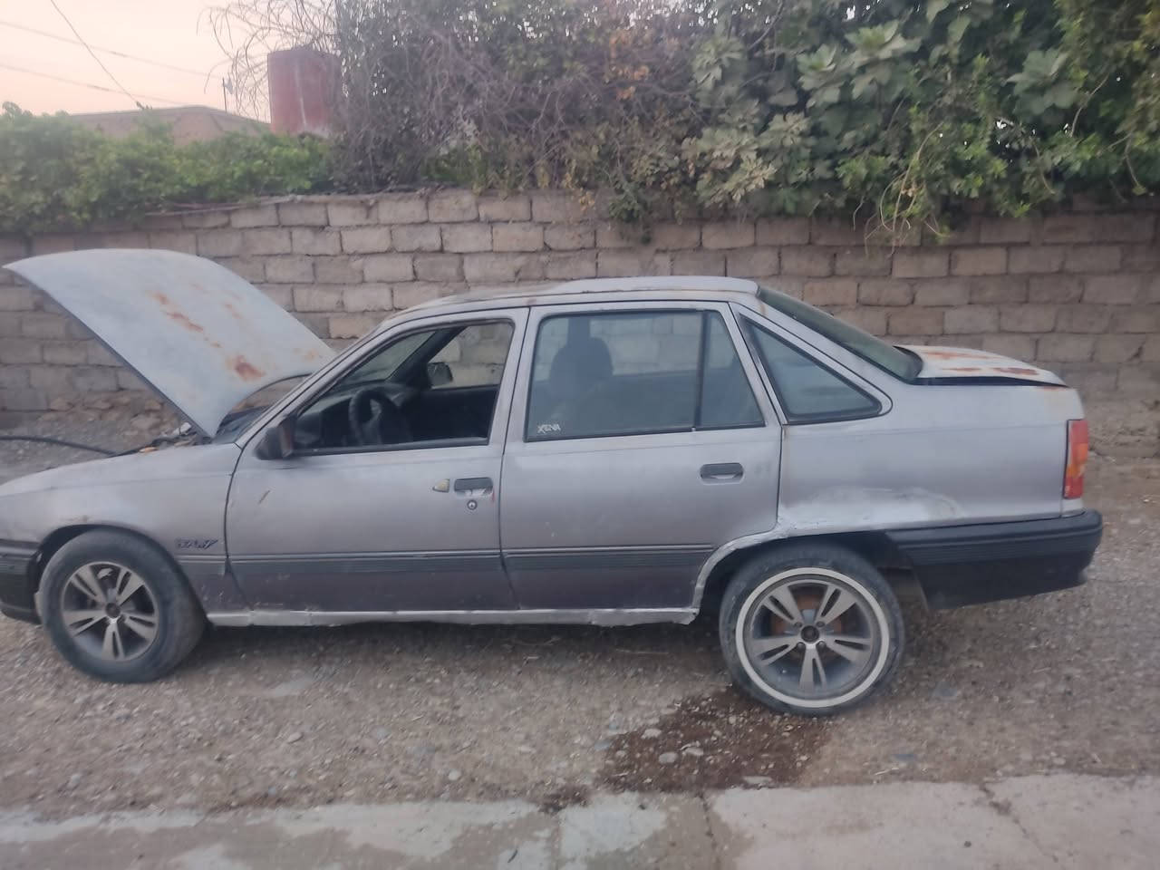كاديت للبيع سعر مليون محرك نضيف طخم تاير جديد ويل كب سياره صدر جديد ***********
