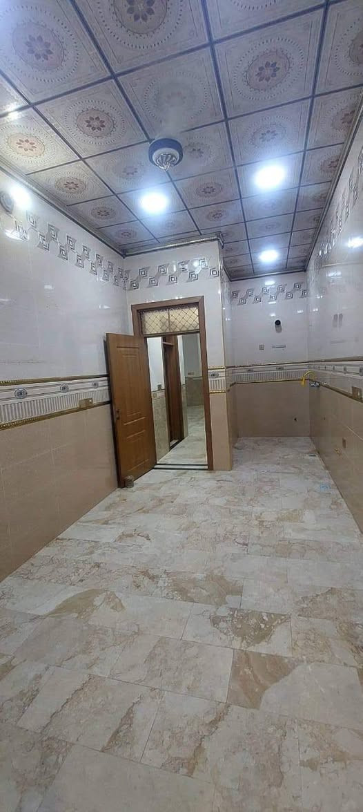 🌃 اللهم صل على محمد وال محمد 🌃
      🏫   🏫   🏫   🏫   🏫   🏫
              ⚜️ #بيت_للبيع ⚜️ 

☣️في الفلوجة منطقة ال24
☣️ خلف مطعم المزيود 
☣️ بناء درجه اولى 

⚜️المساحة : 175م 
⚜️الواجهة : 7.5م
⚜️النزال : 25م
 
طابقين 4 غرف نوم صالتين ومناور ثنين ومطبخ واستقبال
الارضية مرمر والطابق الثاني كاشي البيت كامل من كلشي 
محلاظه: البيت مسحوب عليه اسكان صاحب العقار يتكفل
بتسديد جميع الديون مره وحده ويحول ملكيته 

 ⚠️ الشارع 🚸 : 10م  
⭕ السعر :  210 قابل للتفاوض 
🧰⚖️ نوع الملك 🧰⚖️ : طابو صرف سند 
للاستفسار : مراجعة 
🥇#مكتب_الاقصى_للعقار 🥇
 للاتصال : *********** 📞☎️
واتساب : *********** 📞☎️
⭕التسلسل: 171
#عقارات_الفلوجة #عقار_للبيع #عقارات_الانبار #عقارات_العراق  #العقار #عقار
#العقار_للبيع #للبيع #بيع #بيت #بيوت #قطعة #قطع
#ارض #اراضي
