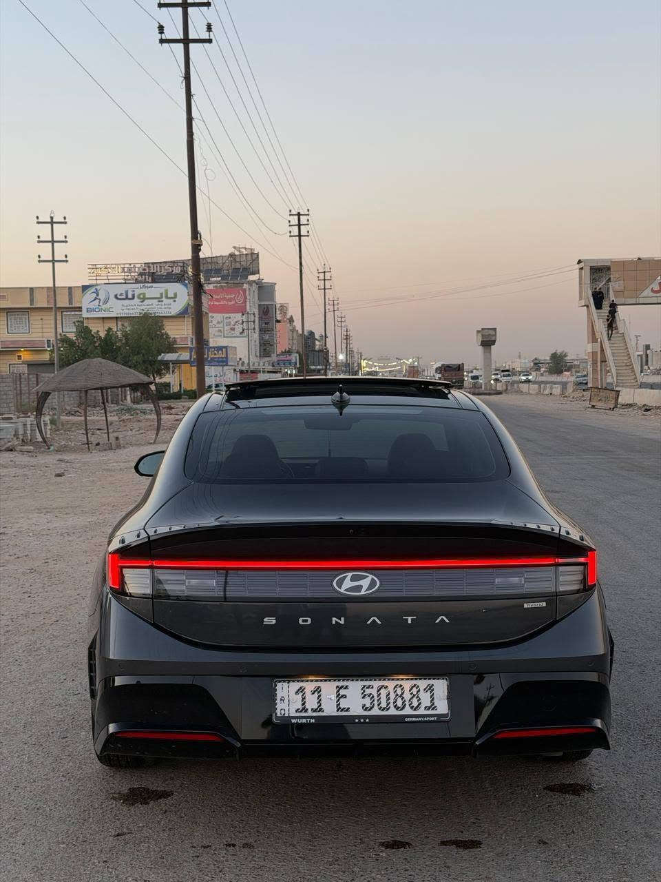 سلام عليكم للبيع فقط 
سوناتا موديل 2025 هايبرد وبانزين 
محرك 2000 هايبرد 
مواصفات 1/1
ماشيه 8 الاف بعده على وظع شركه 
بصمة تشغيل وابواب وتشغيل عن بعد 
بنوراما كامله 
كشنات كهربائي 
تدفئه تبريد بلكشن 
كشن خزن ميموري 
تبريد قطعتين 
شحن وايرلس 
داتا شو عرض سرعه بلجامه
شاشه كبيره+ كامره HD
تحكم استيرن جهتين جنطه كهرباء رادار امامي خلفي جانبي توقف ذاتي تحديد مسار قياده ذاتيه نظام وظعيات قياده 
وبعد بيه هواي مواصفات وسياره جديده رقم بغداد الدولي بأسمي تحويل مباشر 

حادثه بنيد وجاملغ ومبدلات نفس لون بدون بدون صبغ ايرباك استيرن فقط 
وباقي سياره كفاله عامه 

السعر 187$ وبيه مجال بسيط حق الجيه بعد معاينه 
مكاني بغداد ورا علوه الرشيد يم القوس 
اي استفسار- ***********
                -***********
