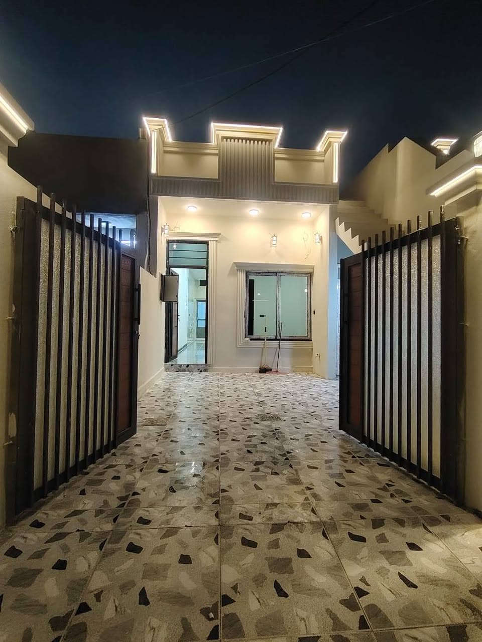 العسكري موقف الكوسترات • ١٠٠م واجهة ٥م • طابق واحد