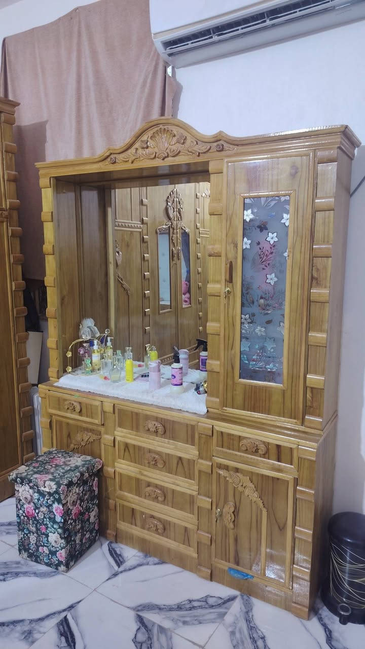غرفه نوم للبيع جديده ستعمال قليل مسرح بلوكه السعر مليون وستميه وبيه مجال قليل كربلاء حي الرباب ***********
