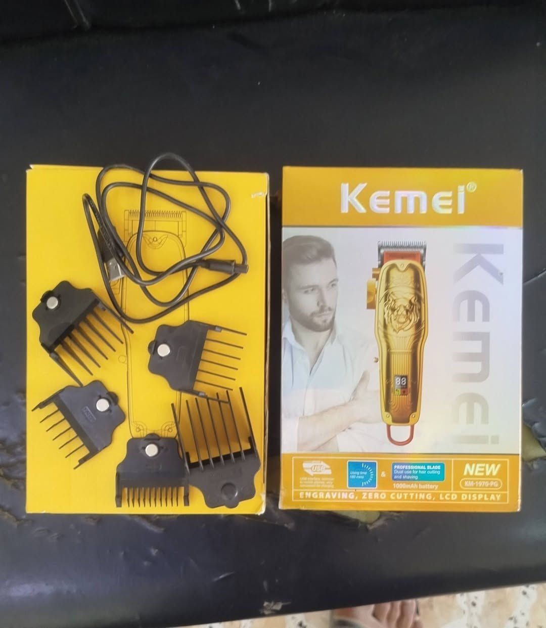 السلام عليكم.. 
شباب مكاين للبيع. 
مكينه Kemei تدريج اخت الجديده. 
ما مستعمله هواي وغراضهة كلهة كامله. 
سعرهة.. 20الف 
ومكينه صفر VGR هم اخت الجديده. 
 ما مستعمله هواي وهم غراضهة كامله. 
سعرهة 15الف 
يعني ثنينهن ب35وبيه مجال 
.. المكان بغداد ابو غريب حي الشهداء.. 
الرقم‏‪***********‬‏
