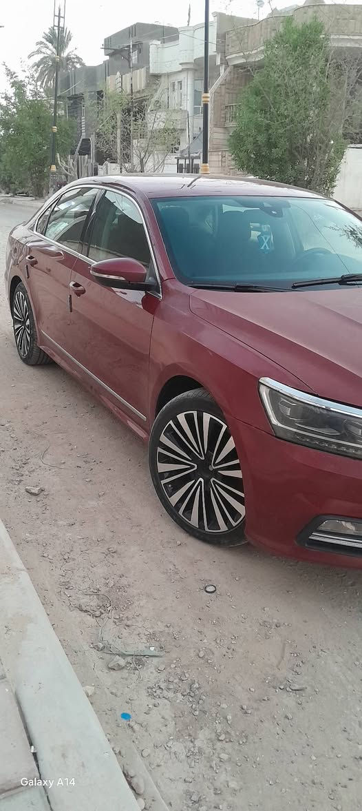 🚘 فولكس واجن باسات للبيع 🚘
​المواصفات العامة:
• ​النوع: فولكس واجن - باسات وارد امريكي (Volkswagen Passat)
• ​اللون: أحمر ماروني (دم الغزال)
• ​الرقم: أربيل / كوردستان (بسمي أرقام  هزة جديد مضمونة تحويل مباشر )
• ​الموديل: [2017]
• ​المحرك: [ 4 سلندر / 1.8L Turbo ]
• ​المسافة المقطوعة (الماشية): [306082] كم وقابل للزيادة
📝 تفاصيل إضافية:
• ​الحالة العامة: الضرر البليغ بند وجاملغ، محرك بحالة جيدة  (قير)  بحالة ممتازة. ( تجي تفحص سونار )
• ​التجهيزات: ، تبريد ممتاز، دواخل نظيفة جداً، نظام أمان متكامل.
• ​المكان: [ ديالى جديدة الشط ]
​💰 السعر والتواصل:  
السعر المطلوب: [ 120 $ ورقة ] (قابل للتفاوض البسيط)
• ​رقم الهاتف/واتساب: [***********] بغداد, العراق
