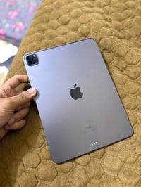 ايباد m1 ذاكرة 128  بطاريه ٨٦  مبدل كلاسه بس وبي شوي بياض بل شاشه صاير...