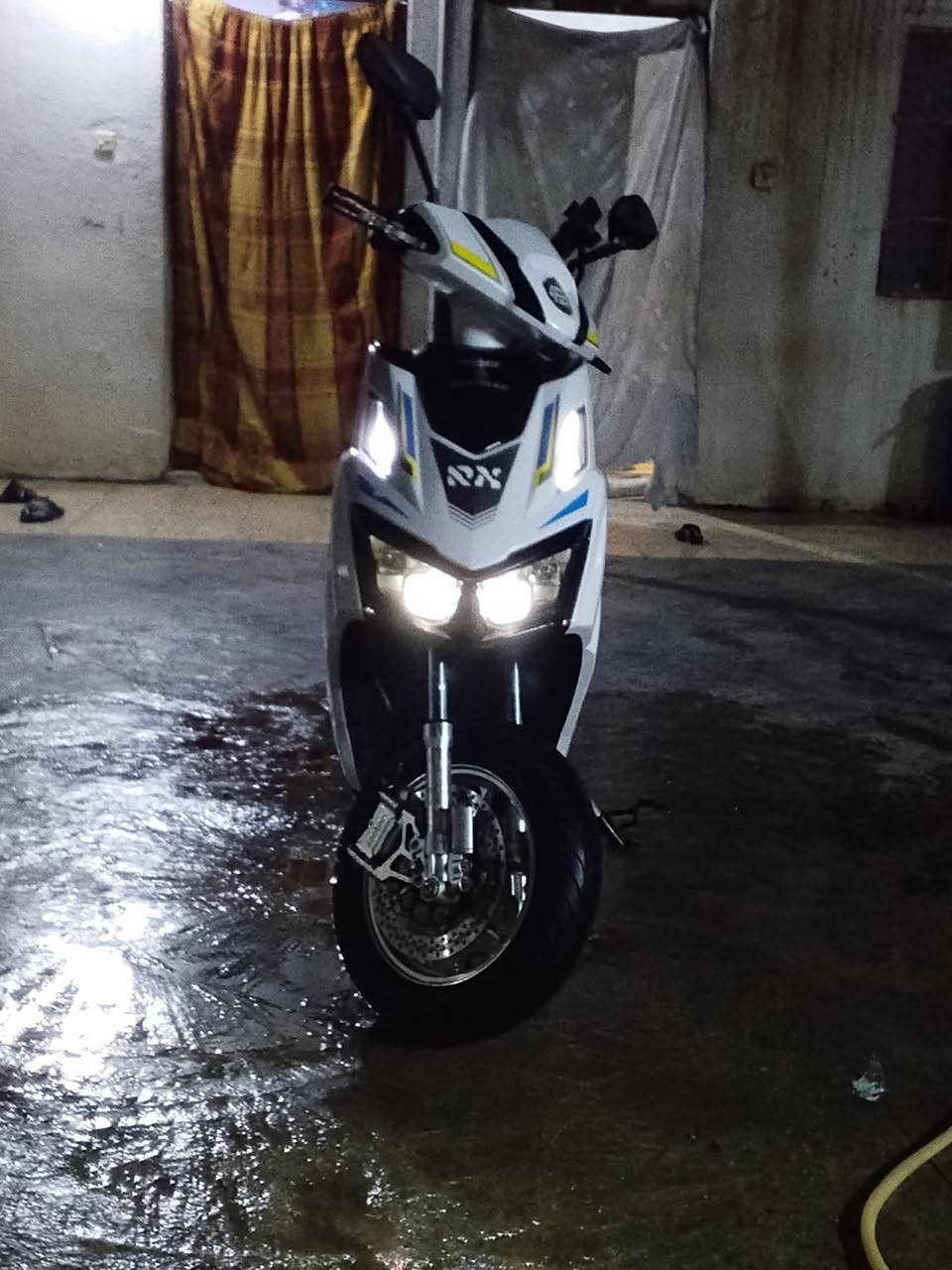 السلام عليكم
دراجة كهربائية للبيع🛵

♦️شركة بغداد 

♦️النوع RX

♦️السرعة الحقيقية 60

♦️نضام الR الرجوع الى الخلف

♦️نسبة النظافة 70%

♦️مري كاربون فايبر

♦️الملف 3000W

♦️A36

♦️72V

♦️6بطارية

♦️شيال رياضي

📍 ملاحظة الدراجة مبدل سكليتر و عمبار بريك جدد

و الإشارة بية خلل متشتغل و الجاملخ نقص

تجي وتشوف الدراجة مثل ما ذكرت النضافة70%

💰🤑السعر........600الف وبيها مجال

العنوان 📍 بغداد الزعفرانية 

رقم الهاتف 📞***********

ليريد يتصل ممتواجد على الانترنت
