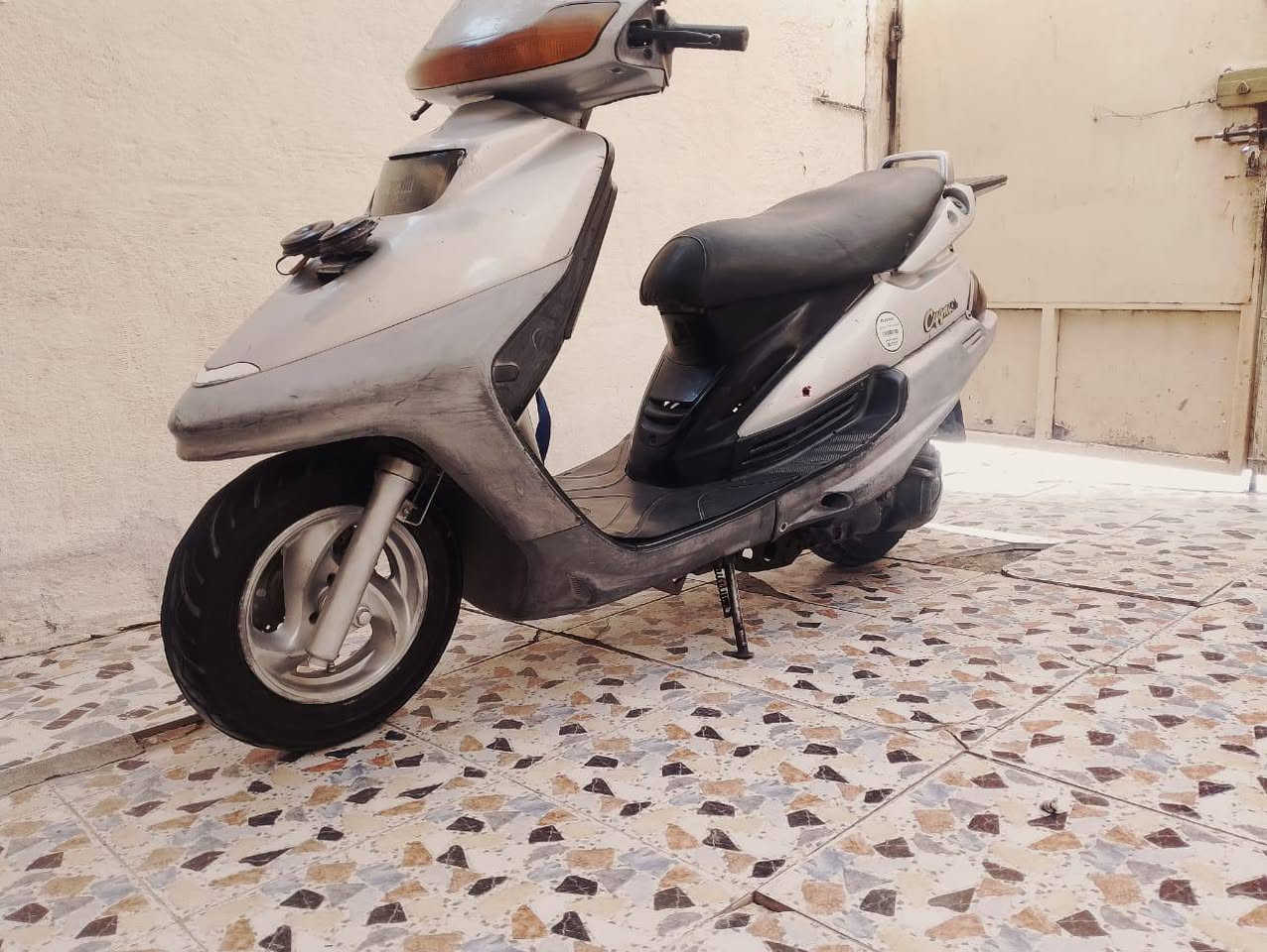 السلام عليكم عندي دراجه فضائي للبيع شغاله سلف هندر كهربائيات كلها كامله تخم تاير والكشر واضح كدامكم اوراق موجوده منفيس ماله موجود السعر 350 وبيها مجال المكان بغداد المشتل الرقم ***********
