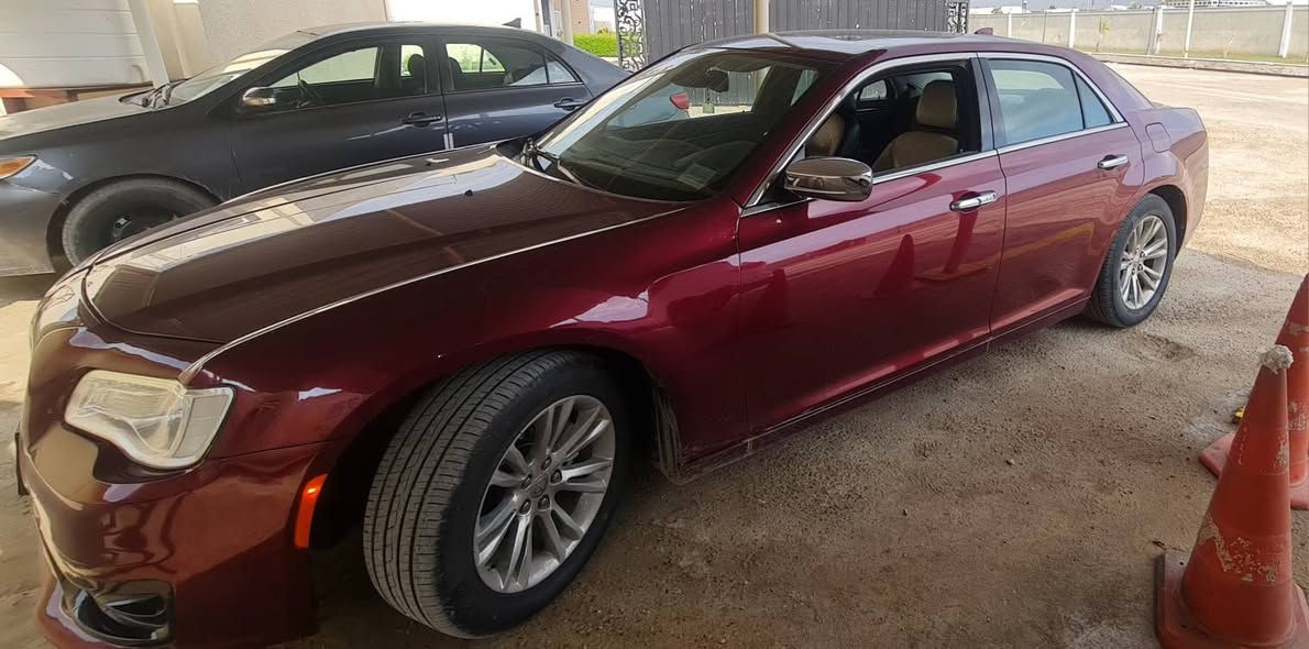 أوباما   2019  C300
الــمــواصــفـــات  فول ماعدا  الرادار 
         
رقم بغداد مشروع وطني
محرك  6سلندر
 تشغيل عن بعد
بانوراما  
استيرن تدفئة
كشنات جلد 
كاميرا خلفية 
كشنات تدفئه وتبريد 
شاشه كبيره لمس 
تحكم استيرن جهتين 
مانع انزلاق 
هيترات مري 
گير ماوس 
مكان السيارة بابل          
السياره حادثها فقط جاملغ  بدون ايرباك في امريكا 
داخل العراق فقط باب السايق شخط قوي وتم تبديله نفس اللون 
وشخط بالباب البصف السايق باقي نفسه
الباقي كله مكفول لا شواصي ولا داخل ولا لغود 
‏السيارة بأسمي
السعر ٢٢٠ وبيها مجال 
‏والاستفسار على الرقم  ‎***********
