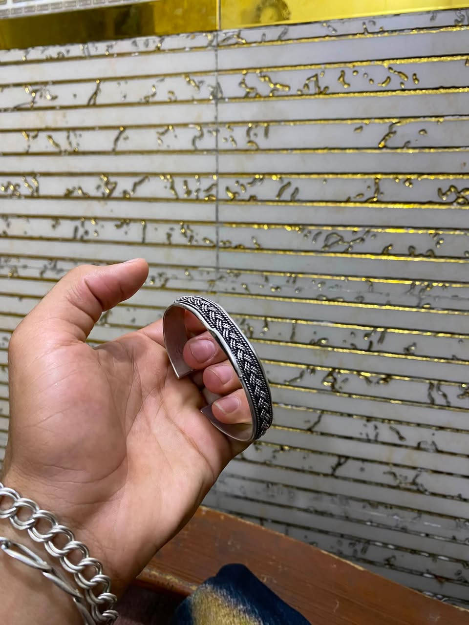 سوار إيطالي سعر الغرام (3500)يوجد توصيل ***********
