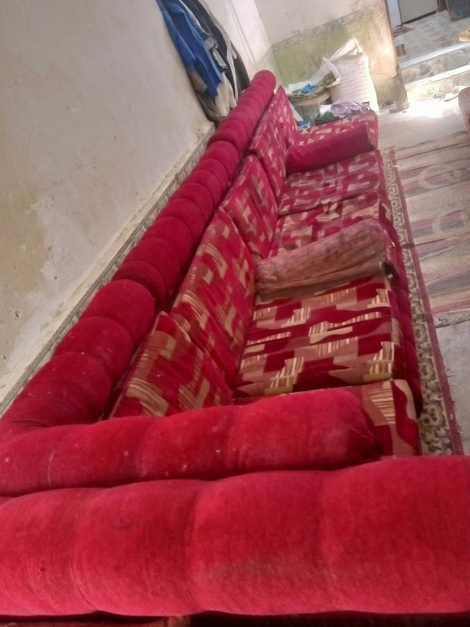 تخم للبيع كامل ونضيف بسعر مناسب اتصل ***********
