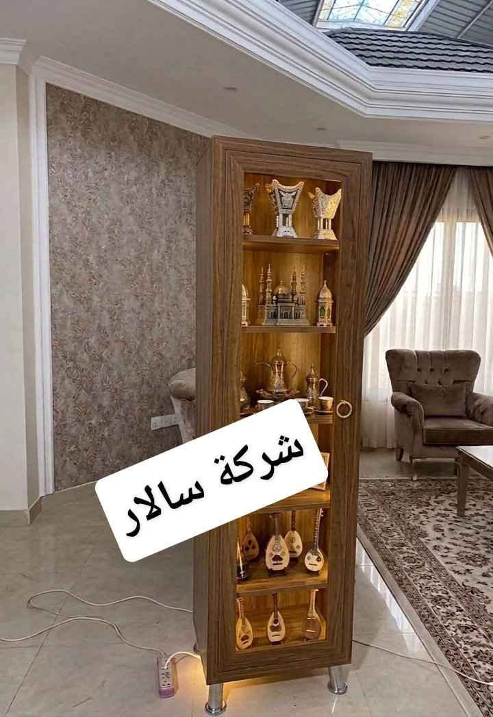 فاترينا تركية مع انارة
 130 الف
للتحف للعطور للكتب
باب اول وليس التقليد
ارتفاع 180 سم
 عرض 45
عمق 30 سم
مكان الشركة بغداد حي الجهاد
*********** بغداد, العراق
