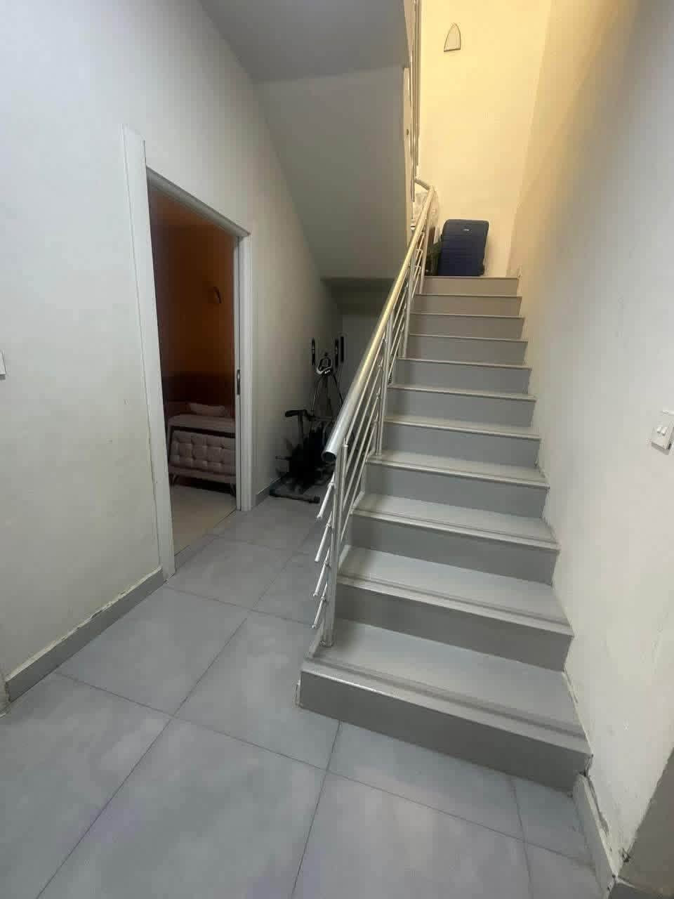 بيت للبيع بمجمع الغدير السكني
مساحة ١٥٣ متر طابق واحد 
للاستفسار اتصل على الرقم 
***********
