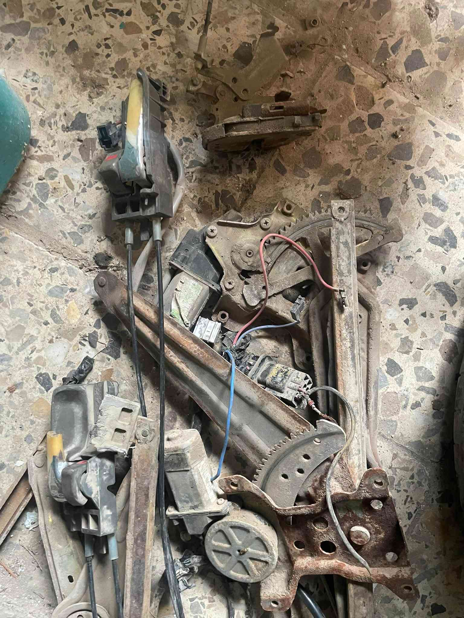 السلام عليكم من رخصه مدير الكروب ادوات جيلي ام كي ٢٠١١ شتريد موجود جامه خلفيه صالنصه تانكي دكشن عينه وصينيه عنبار بريك وبريشر عنبار كلج بيبان جاملغات تنته قمارة حاجه نضيفه يوجد توصيل للحجز واتساب ***********
