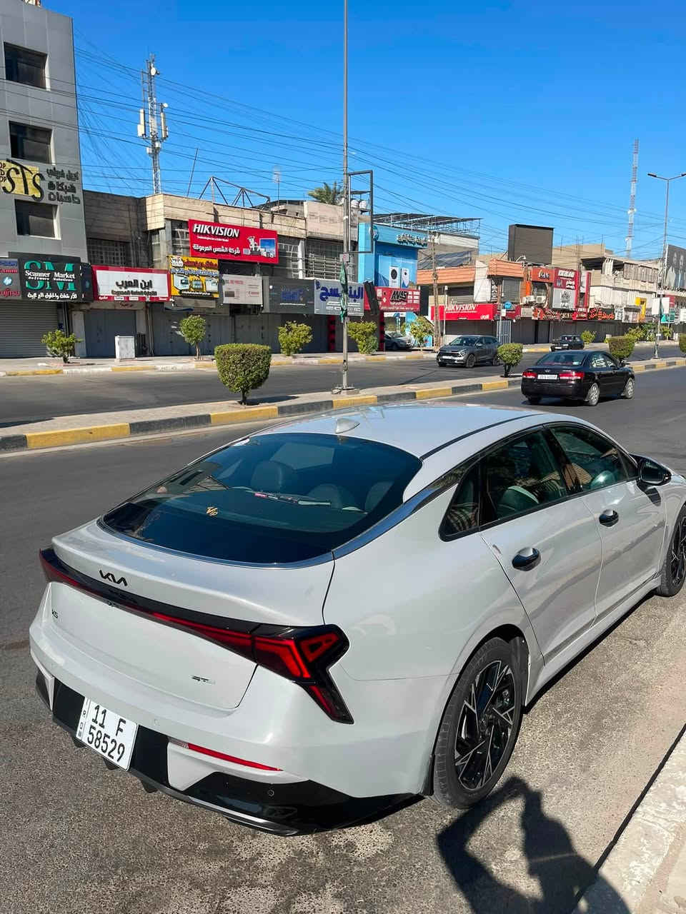 السلام عليكم 
كي فايف 2025 GT Lyin 
مكينة 2500 تنفس طبيعي 
تدفئة كشنات 
تدفئة ستيرن 
فول  (عدة الفتحة)
السيارة بيهة 3 قطع صبغ 
بسعر مناسب 
للاستفسار *********** 
ترهم مراوس
مكان السيارة
بغداد قرب الجامعة التكنلوجية
