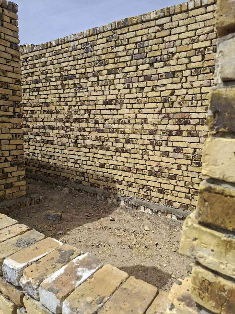 هيكل للبيع غير مسقف ١٠٠ متر زراعي سند ٢٥ عرض الشارع ١٠ متر حي نادر الثالثه حي السجاد السعر ٢٥ مليون وبي مجال الاتصال بالرقم ***********

