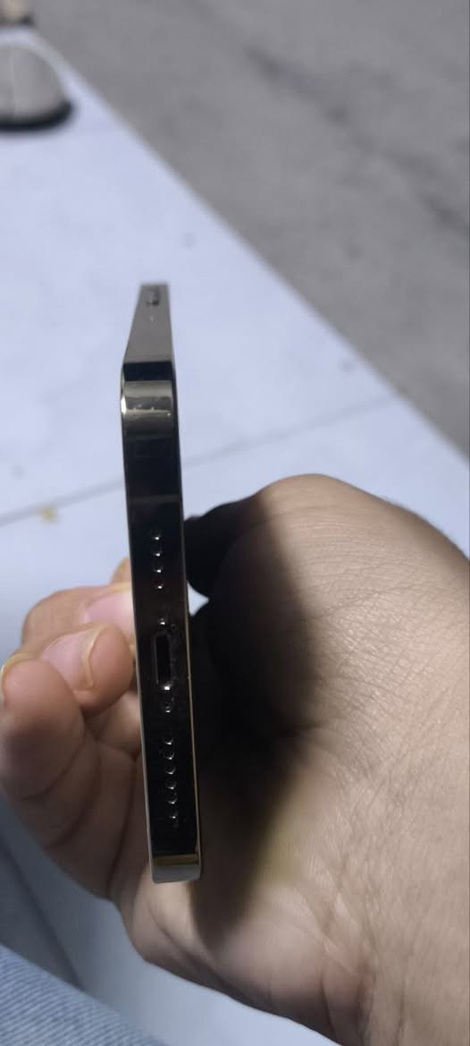سلام عليكم آيفون 12بروً ماكس للبيع جهاز نضيف ذاكره 256مابدلً بي اي شي بطاريته75 سعره 475وبي مجال حكً جيتك كامل ملحقاته
***********
