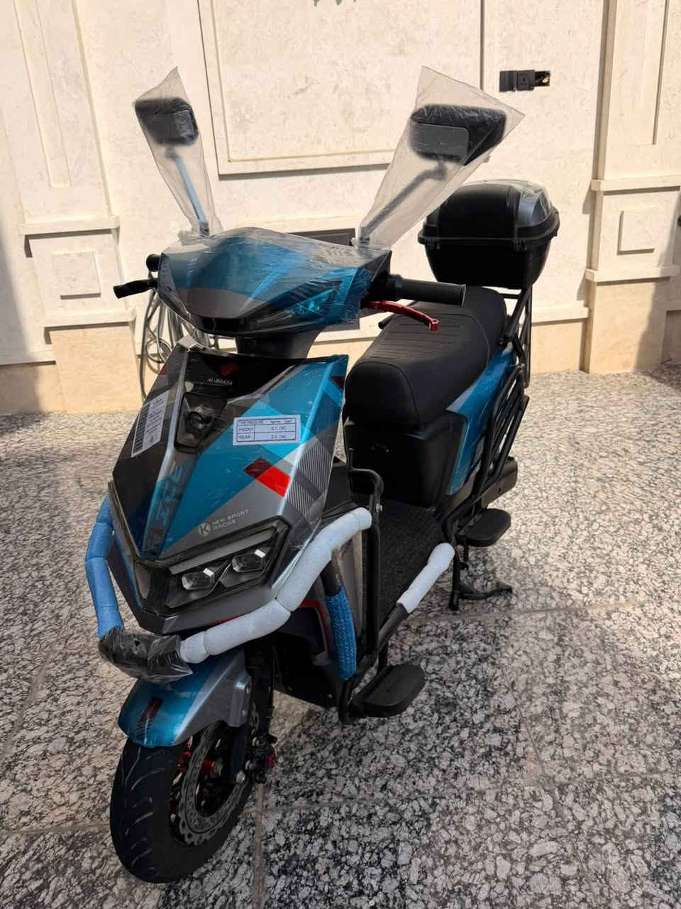 السلام عليكم
دراجه شركة الماسه💎 الشبح 
موديل2026
موطور بالكارتون جديد الموطور بعده جديد حيل احلى من صور 
(اخو الزيروو مستخدم شي قليل جداً مكفول حتى من شخط ...)
(بطاريات عدد 6 على فحص ) 
فول مواصفات  «ملف 3700W>
(نظام  R) (نظام P)
(مخرج شحن USP) 
(سرعة99حقيقي) (سرع 4)
(سويجات+بصمات+2+كارت تشغيل 
(مثبت سرعة) 
لايت زنون عالي ناصي 
سماعة بلاتوث بلادي 
جنطه خلفيه بلاديه
اشاير يمنة يسرة دبل اشارة
السعر 700الف 
الموقع داخل الرمادي 
الاستفسار :***********
