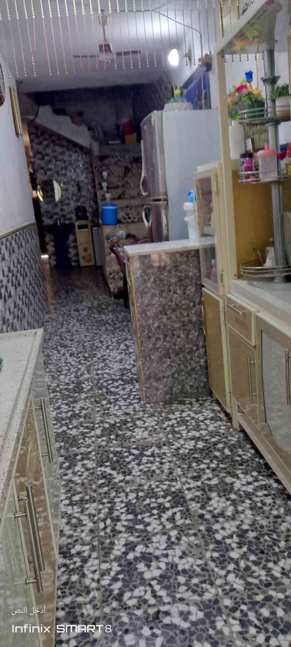 سلام عليكم بيت للبيع عنوان العبيدي الرئاسه 300 متر تواليت ستقبال صاله على كبر البيت غرفتين نوم. @حمامات اثنين داخل البيت مشمول بالتطويب بيت واقع حال ***********

نص مكتوب في الصور:
- أدخل النص
- Infinix SMART 8
- Infinix SMART8
- أدخل النص Infinix SMART8