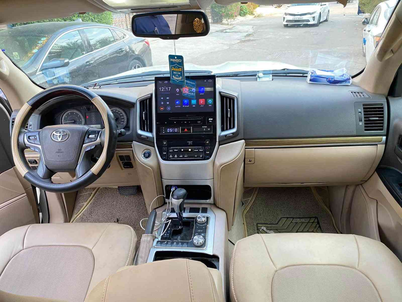 السلام عليكم 
لاندكروز موديل 2013 محدث 2021
مواصفات GXR
السياره بريم فول مواصفات
ثلاجه 
اشاير ترحيب 
محدثه داخل وخارج تحديث كلش حلو مصروف هواي على السياره 
هزه وسنويه جديده 
السياره جديده متصرف عليها ربع
تخم تاير جديد
حداديه جديده 
السياره صبغ عام 
موقع السياره /بغداد / بغداد الجديده
السعر 250 وبيه مجال للشراي
للاستفسار ***********
