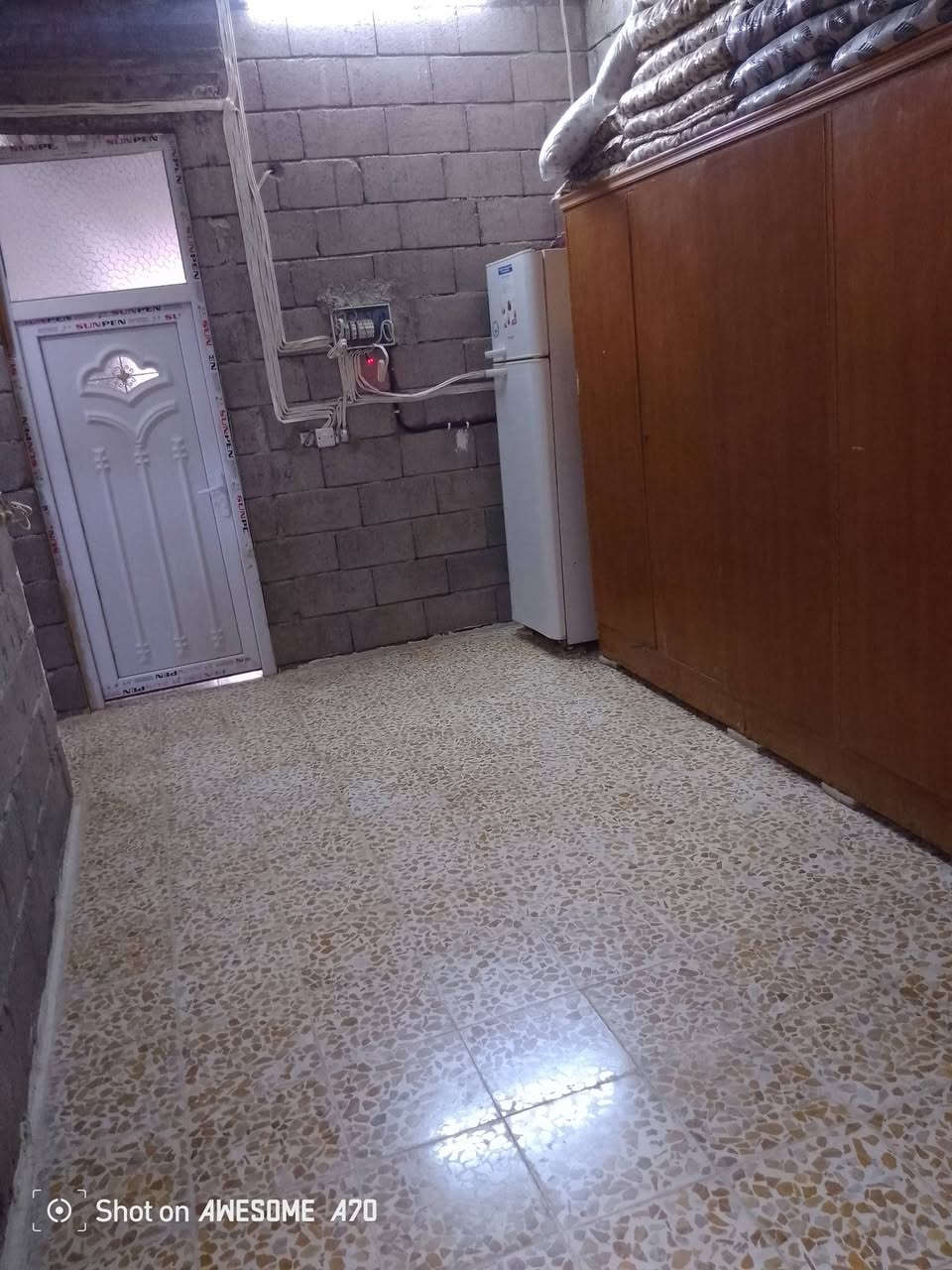 السلام عليكم بيت للبيع 100متر حليلة قرب المستوصف كامل كاشي كهربائيات مجاري ابواب كهرباء وماء نقص نقص لبخ الاستقبال والهول فقط   ***********
