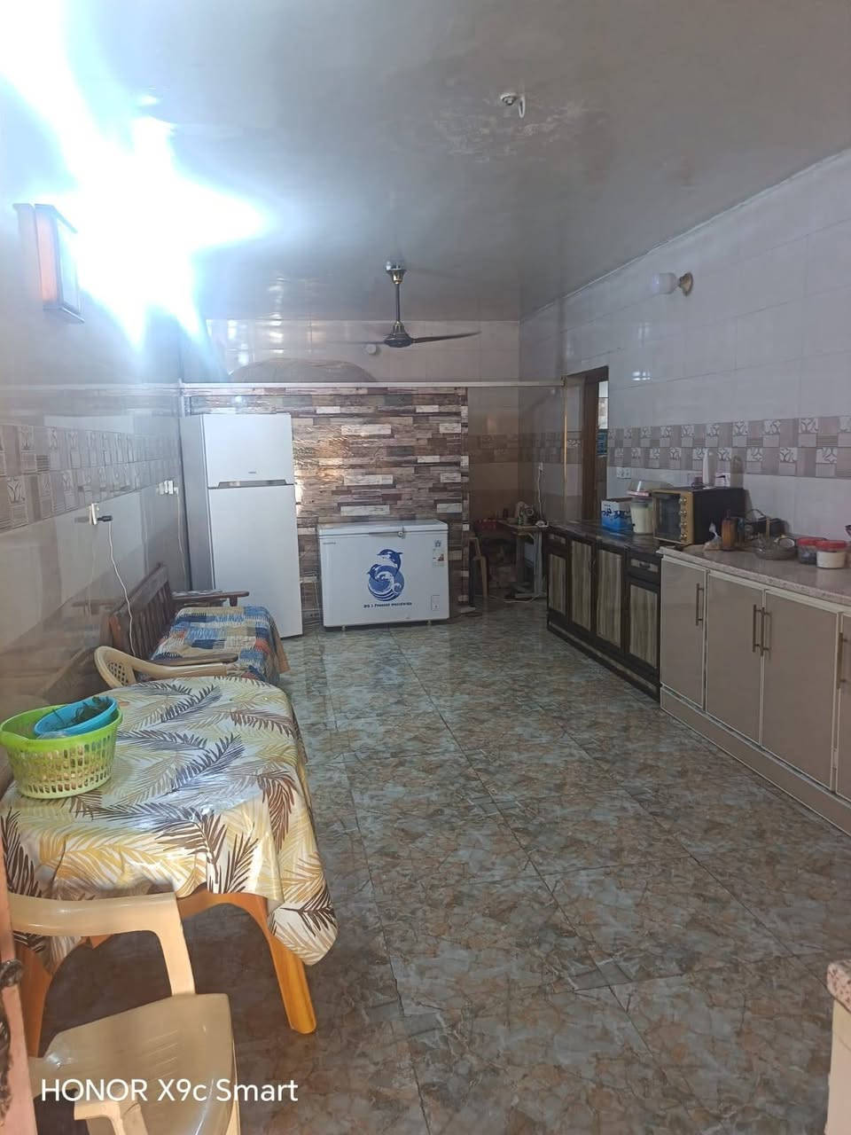 للبيع بيت 🏡 طابو صرف فى #ضباط_شهداءالبياع قرب مدرسة الفرات #مساحته٢٤٠م يحتوي على #اربع_غرف_نوم وصاله ومطبخ وصحيات وكراج وحديقه البيت #نظيف_جدا للإستفسار اتصال على #الواتساب على الرقم ***********
#الجميع
