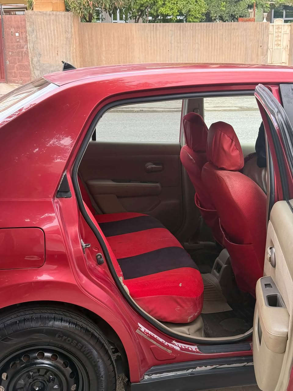 نيسان تيدا • ٢٠٠٩ • جير توماتيك