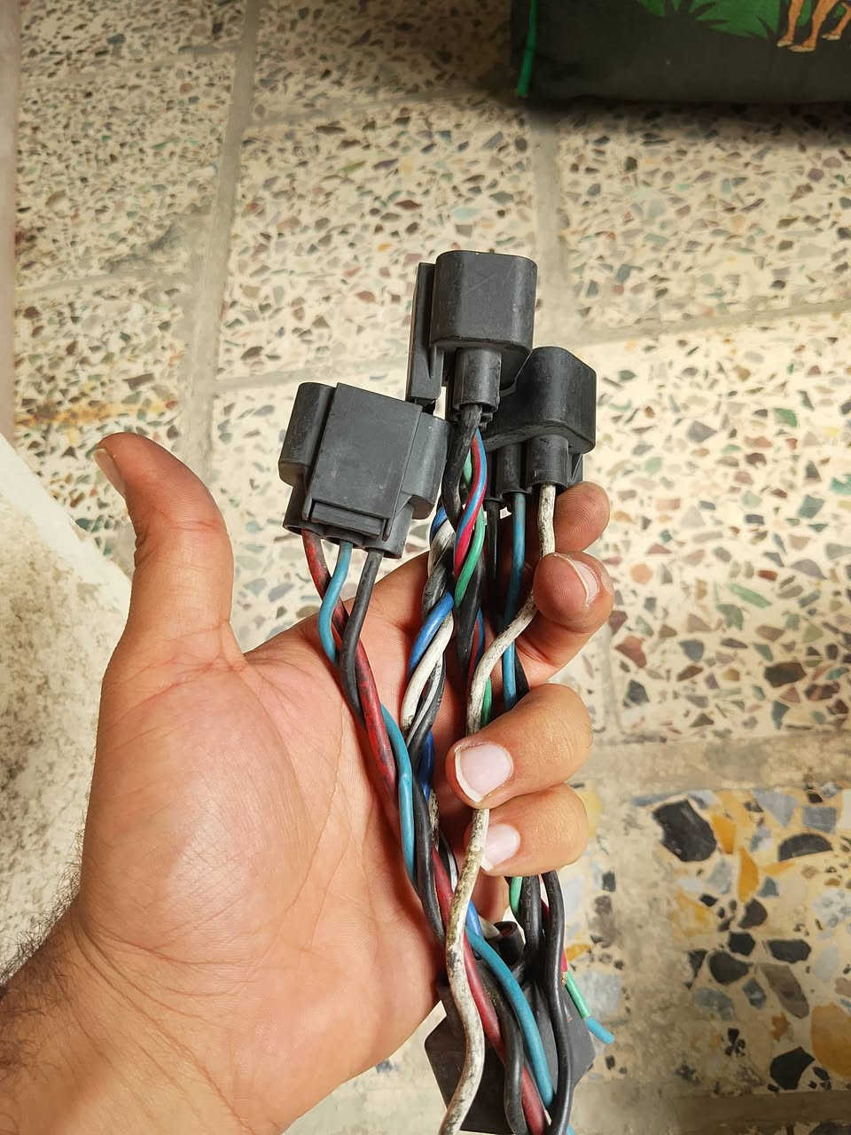 اكو 5فيش بلاديه ثلاثيه مال النترا وفورتي واكسنت 

وبقيه واير تفصيخ وقبق جديد نوعيه ممتازه سعر 
10 الف للقطعه مفرد فقط 
***********ج
