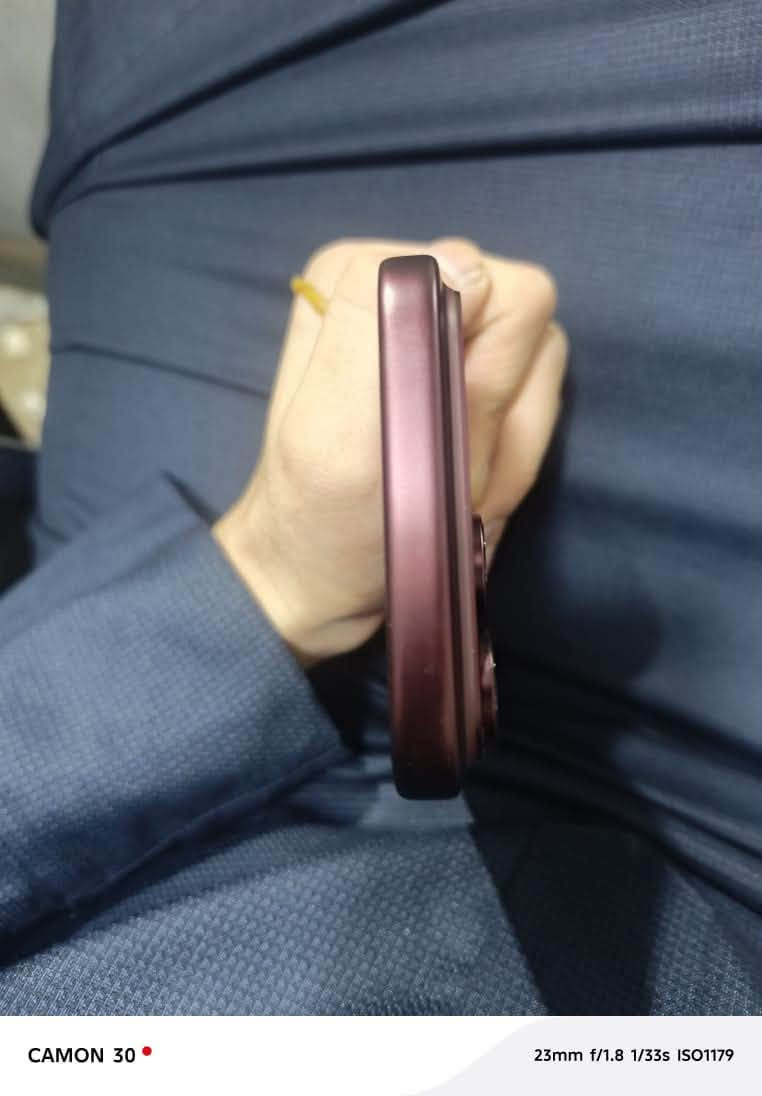ايفون 18 برو ماكس • ٢٥٦ جيجا • بطارية ١٠٠٪