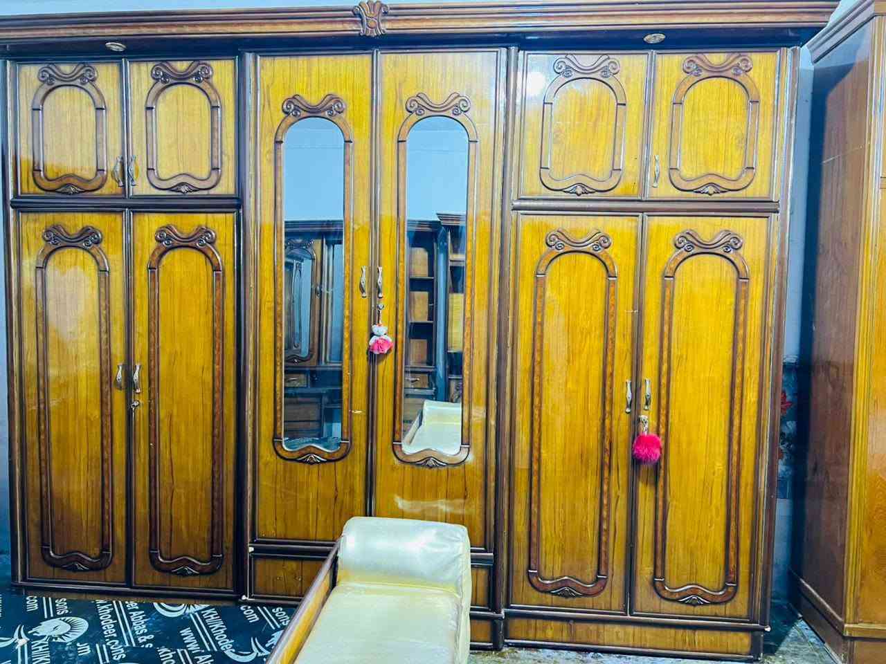 غرفه نوم ملكي حطاطه استخدام قليل السعر مليون و100 وبيه مجال للاستفسار الاتصال ع الرقم ***********
