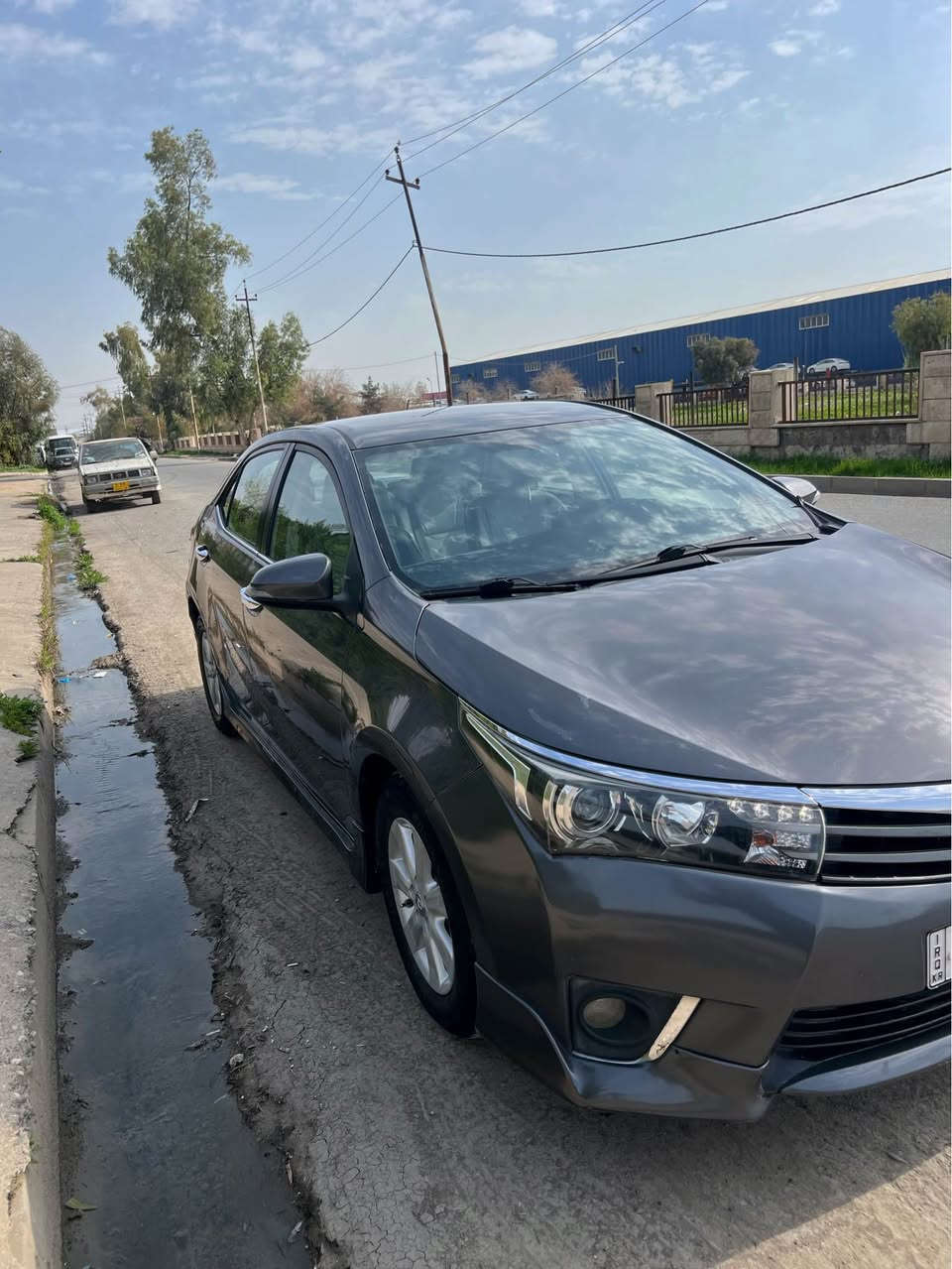 کرۆلا ٢٠١٥ خەلیجی 
بەسمە 
کوشین جلد سپۆڕت
لایی زینۆن بیلادی 
ئاوێنە شەفت
سوکان ڤۆلیۆم
تحدیل سرعة
سیستەمی eco
مەکینە 2.0
160000ڕۆشتووە 
هەموو لەشی سپۆڕتی بیلادی
شاشە 
کامێرای دواوە 
دەرکەی پشت سەیاق سبوخە بێ ژوورەوە 
لەگەڵ بستێک چاملغی پشتەوە
بە شەرتی بەناو کردن 
چوار تایەی نوێیە 
137 وەرەقە و مەجال
ژ.م*********** أربيل, العراق
