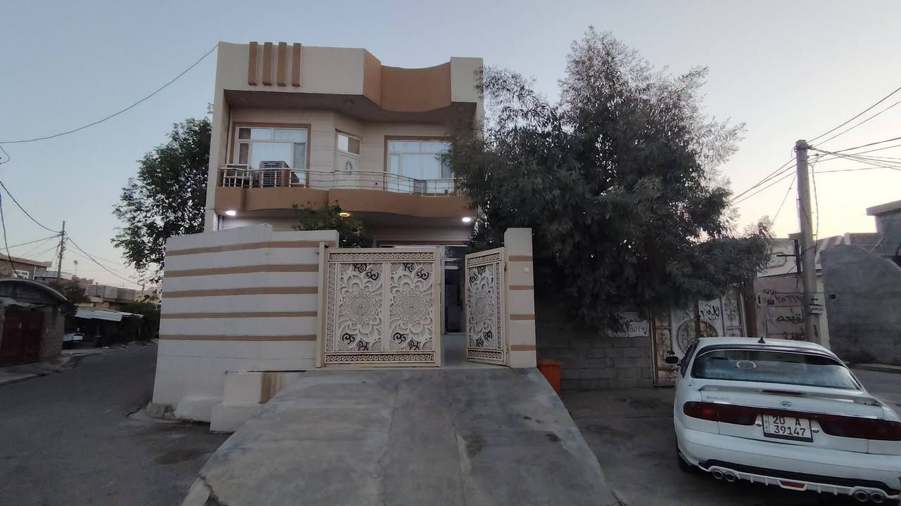#نظرة واحدة تكفي لتقرر.. الجمال لا يحتاج إلى مقدمات

بسم الله الرحمن الرحيم
السلام عليكم ورحمة الله وبركاته
يعلن مكتب علي الصميدعي للاستثمار العقاري
عن توفر #دار_للبيع_ركن المساحة ١٥٠ متر الموقع حي الخضراء قرب اسواق جلال كوردي بناء حديث طابقين #يحتوي الطابق الأول على استقبال ٦ *٤ ومطبخ ٤ *٤ ومجموعة درج ٨*٤ مع غرفة نوم ٥*٤ ومجموعة صحيات متكاملة مع مناور عدد ٢ وصحيات داخليه وخارجية مع حديقة خارجية ٠٠٠
#يحتوي الطابق الثاني يحتوي على غرفين نوم مساحة الغرفة الأولى ٦*٤ والغرفة الثانية ٥* ٣ونص مع صالة ٥ *٤ مجموعة صحيات مع مطبخ ٠٠٠
علماً جميع ارضية الدار سيراميك وسقوف ثانوية والمنطقة تحتوي على كافة الخدمات ماء اسالة كهرباء تبليط اناره مجاري ٠٠٠ للاستفسار عن السعر وباقي التفاصيل الاتصال على الارقام التالية او مراسلة الصفحة :
📞 *********** متوفر واتس اب
📞 *********** متوفر واتس اب
او زيارة مكتب علي الصميدعي للعقار الكائن في ديالى ٠ جلولاء ٠ حي الشهداء ٠ مقابل اتحاد شباب جلولاء ٠ ودائرة التقاعد ٠
#ملاحظة الدار ركن وامام الدار ساحة مفتوحة وليس فرع
