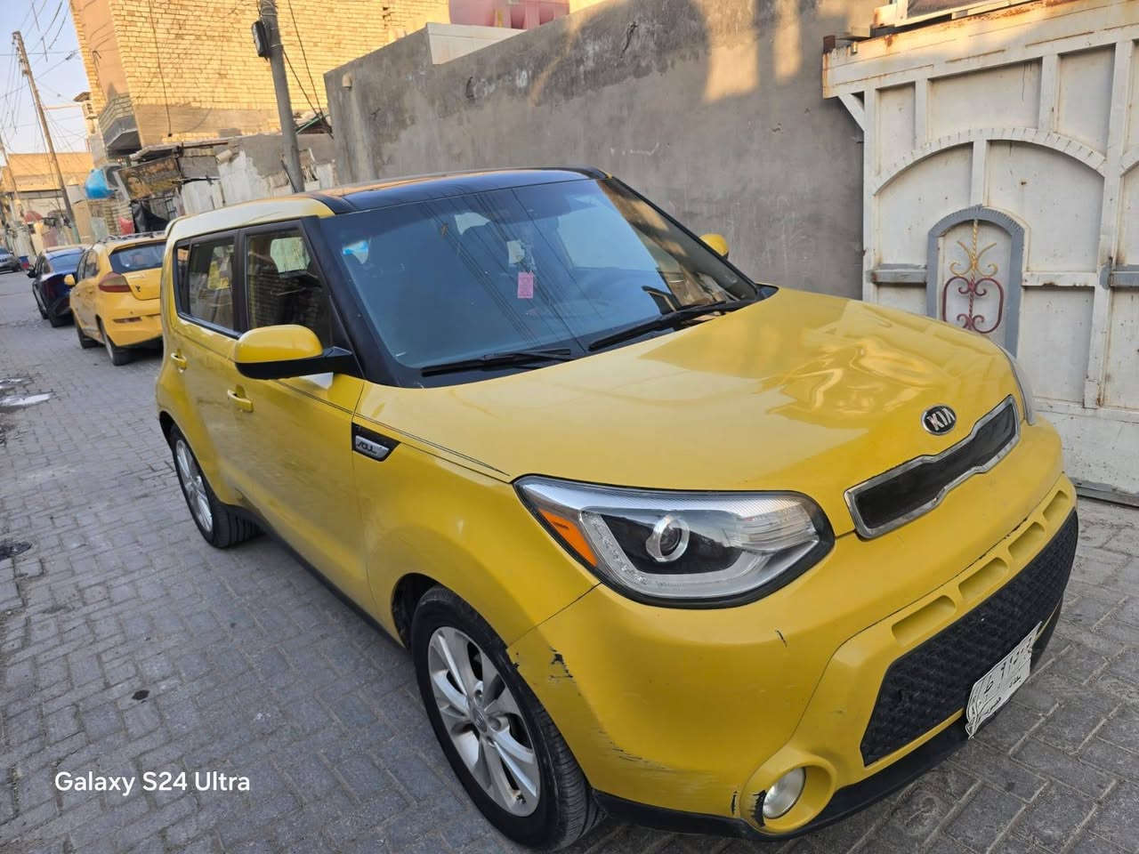🚘 للبيع: كيا سول 2015 — فول مواصفات
المواصفات: 🔹 فتحة بانوراما
🔹 سلايدروف
🔹 كشنات جلد
🔹 شاشة كبيرة
🔹 كشنات أمامية تدفئة وتبريد
🔹 كشن السائق كهربائي
🔹 كشنات خلفية تدفئة
🔹 إضاءة داخلية LED
🔹 نظام صوت ستيريو مميز
🔹 سماعتان  دمام امامي و خلفي 
🔹 إضاءة بالسماعات الأمامية
🔹 ويل 17
🛠️ حالة السيارة
الحادث فقط بمقدمة البنيد والدعامية.
البنيد نفسه معمّر بارد.
بدون قطرة صبغ.
بدون إيرباك.
السيارة ليبل واحد.
بدون صبغ أو تبديل أي قطعة.
💰 السعر: ١١٠ دولار وبيه مجال 
***********
