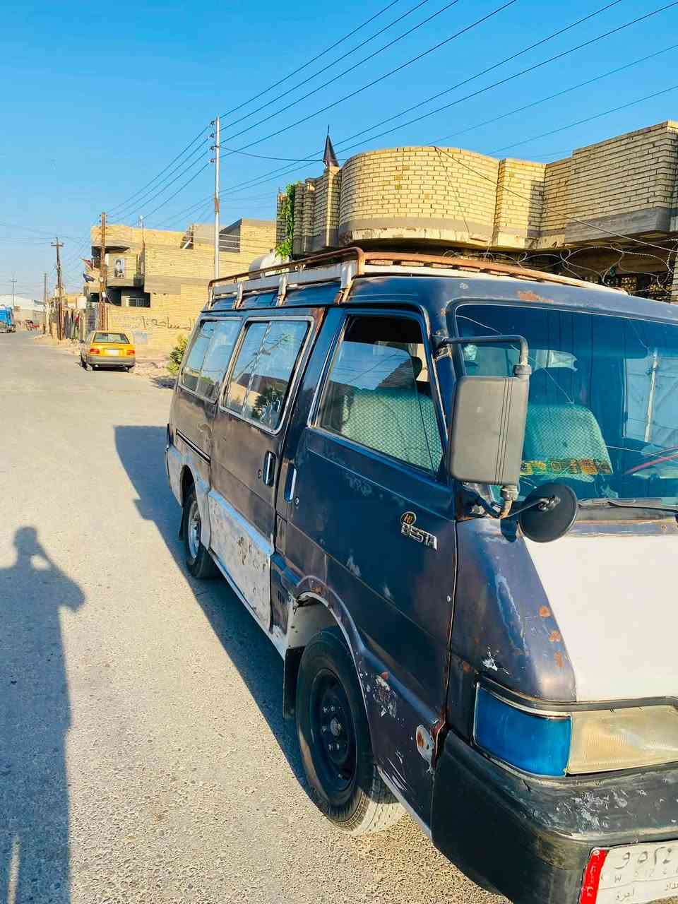 سلام عليكم كيا بستا موديل94  سياره ب اسمي معاملتها كامله باقي مجرد وصل رسوم 500 ينطكع من الحساب  تتحول فئه حمل مكينه جديده كير خير من الله حداديه نص عمر وهاي داخل وخارج السياره كدامك السعر 30 وبيها مجال 
الاتصال ***********
